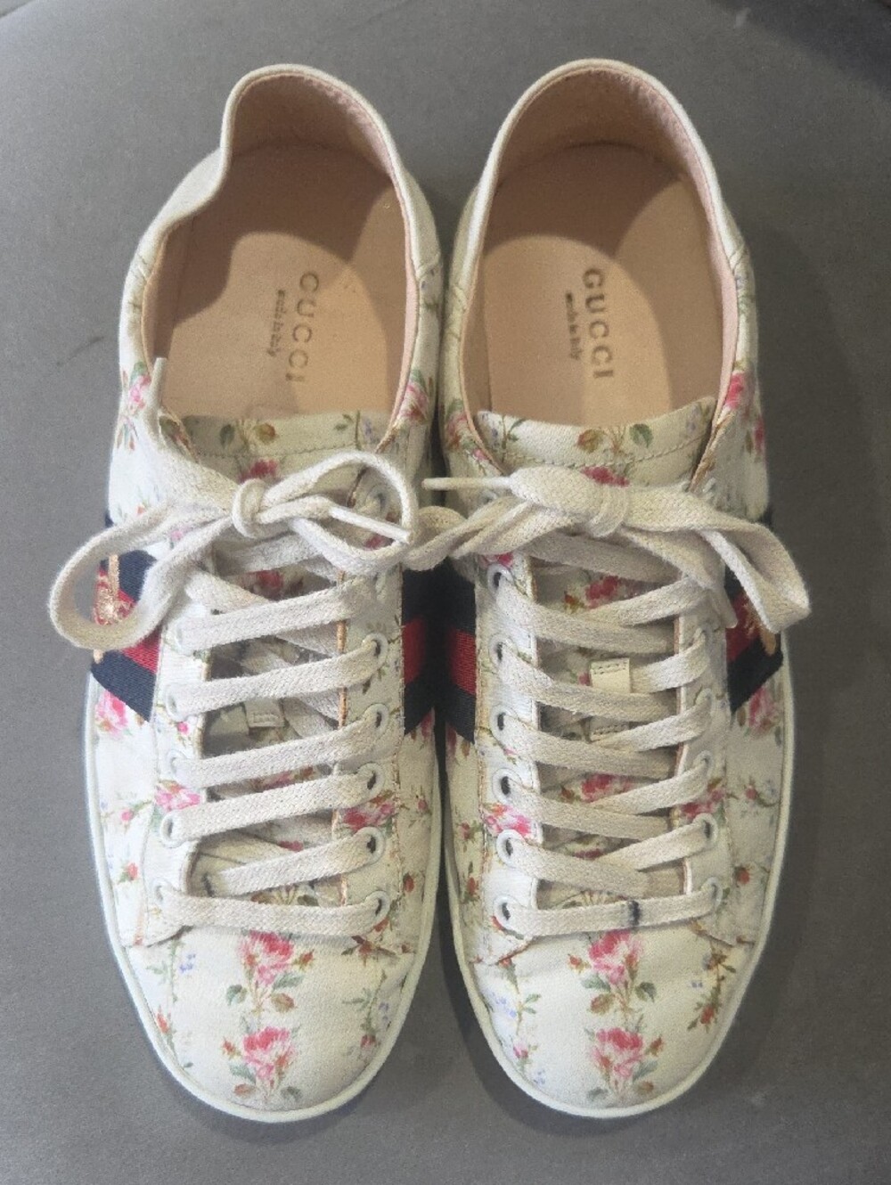 Gucci Floral Lace-Up Low-Top Sneakers in Cream with Red & Navy Stripe - Picture 2 of 13